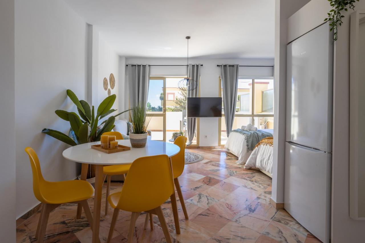 OleHolidays 225 Romana Playa junto al mar Marbella Bagian luar foto
